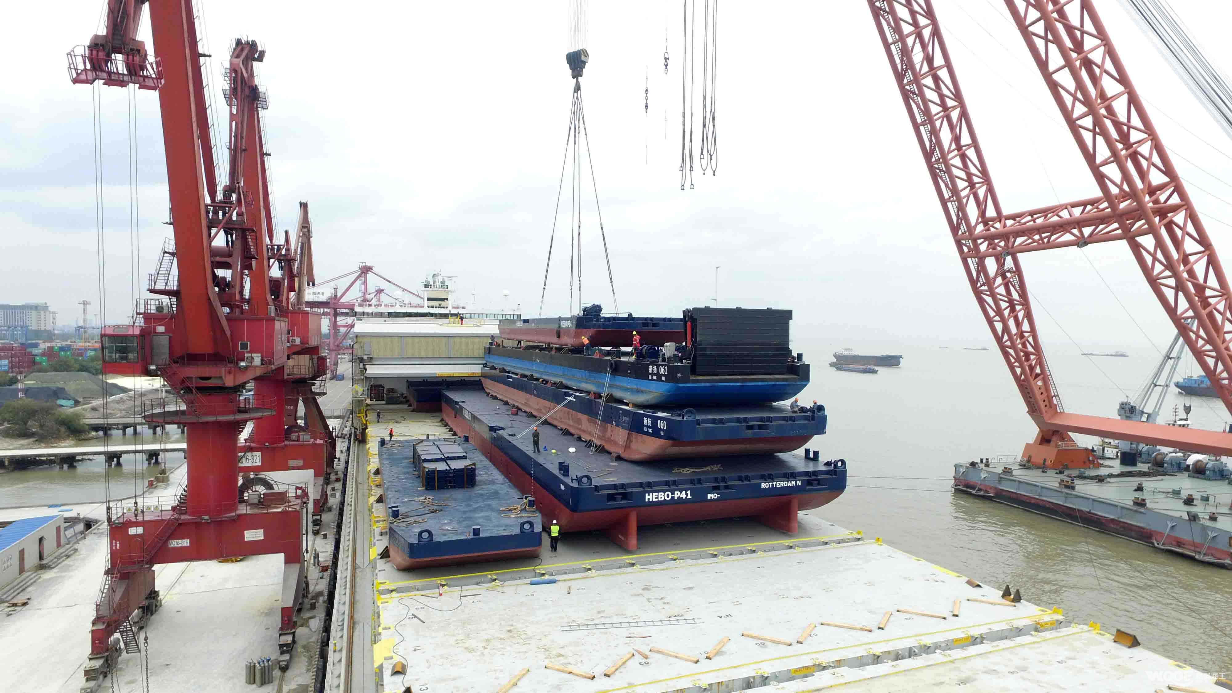 欧洲驳船整体吊装
